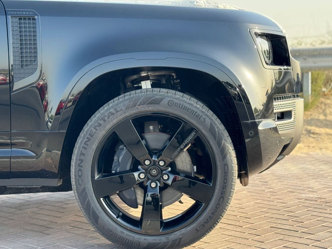 لاند روفر ديفندر Land Rover Defender P400 X-Dynamic SE 2025 2DOORS