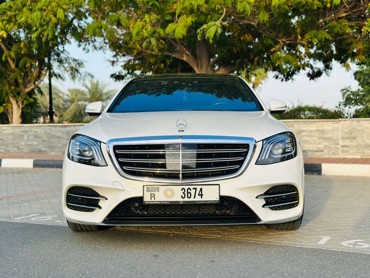 مرسيدس بنز S 560 Std 4.0L (463 HP)