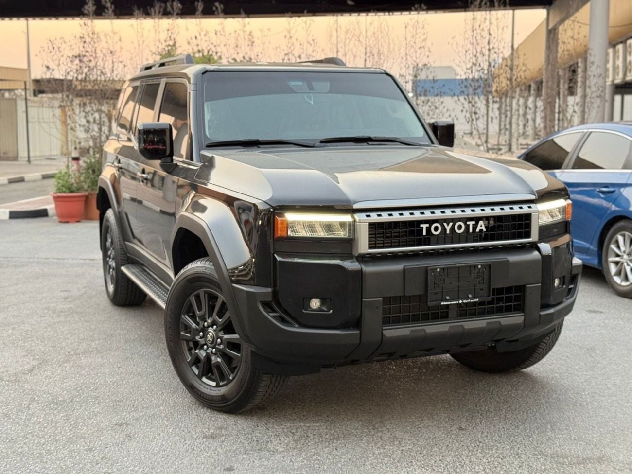 تويوتا برادو Adventure Dual Tone 2.4T