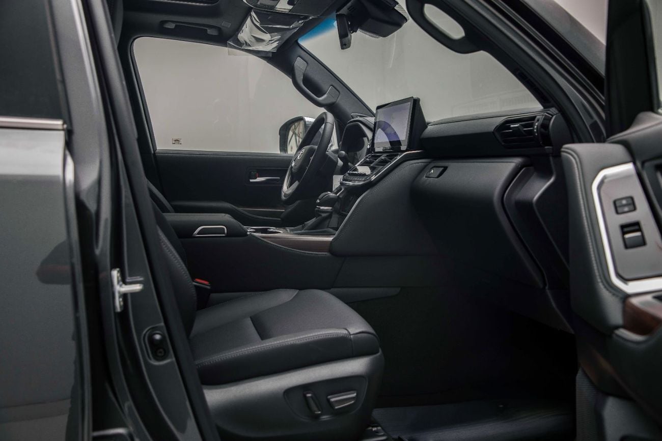 تويوتا لاند كروزر VX 3.3L - Grey Metallic Inside Black | Export Only