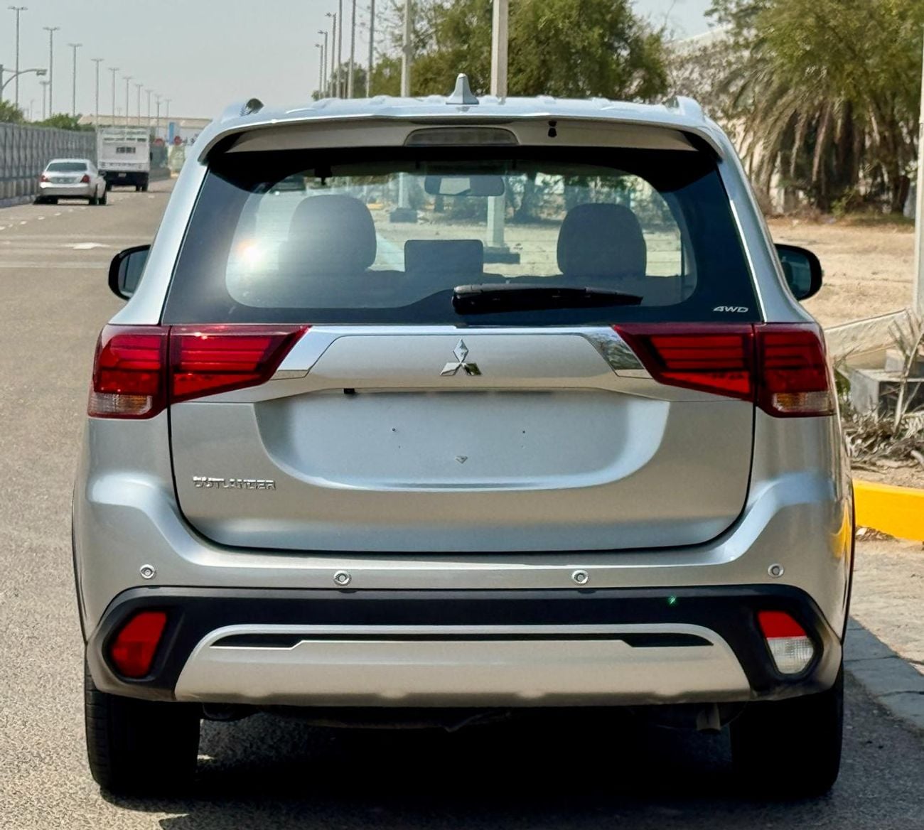 Mitsubishi Outlander GLX 865-Monthly l GCC l 4wd, Cruise, Camera l Accident Free