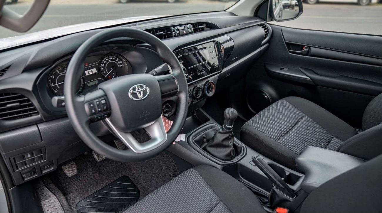 تويوتا هيلوكس Toyota Hilux 2.4L Diesel Mid Option p.window MY2024