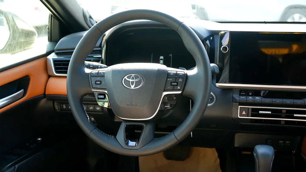 Toyota Camry LUMIERE HEV Lumiere HYBRID GCC Spec