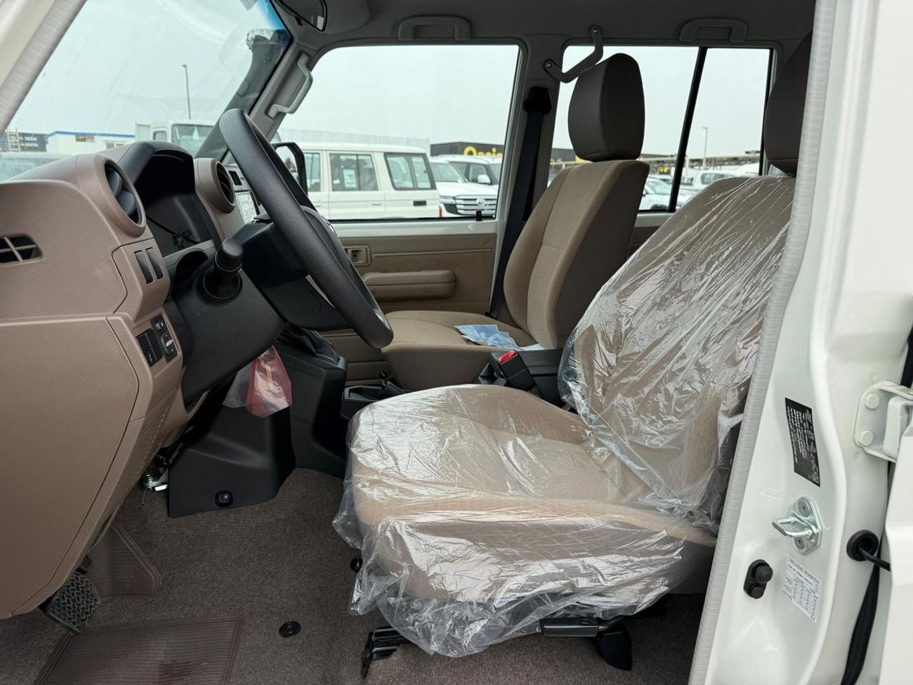 تويوتا لاند كروزر 70 EXPORT ONLY - LC76 2.8 E Automatic - Basic with diff lock