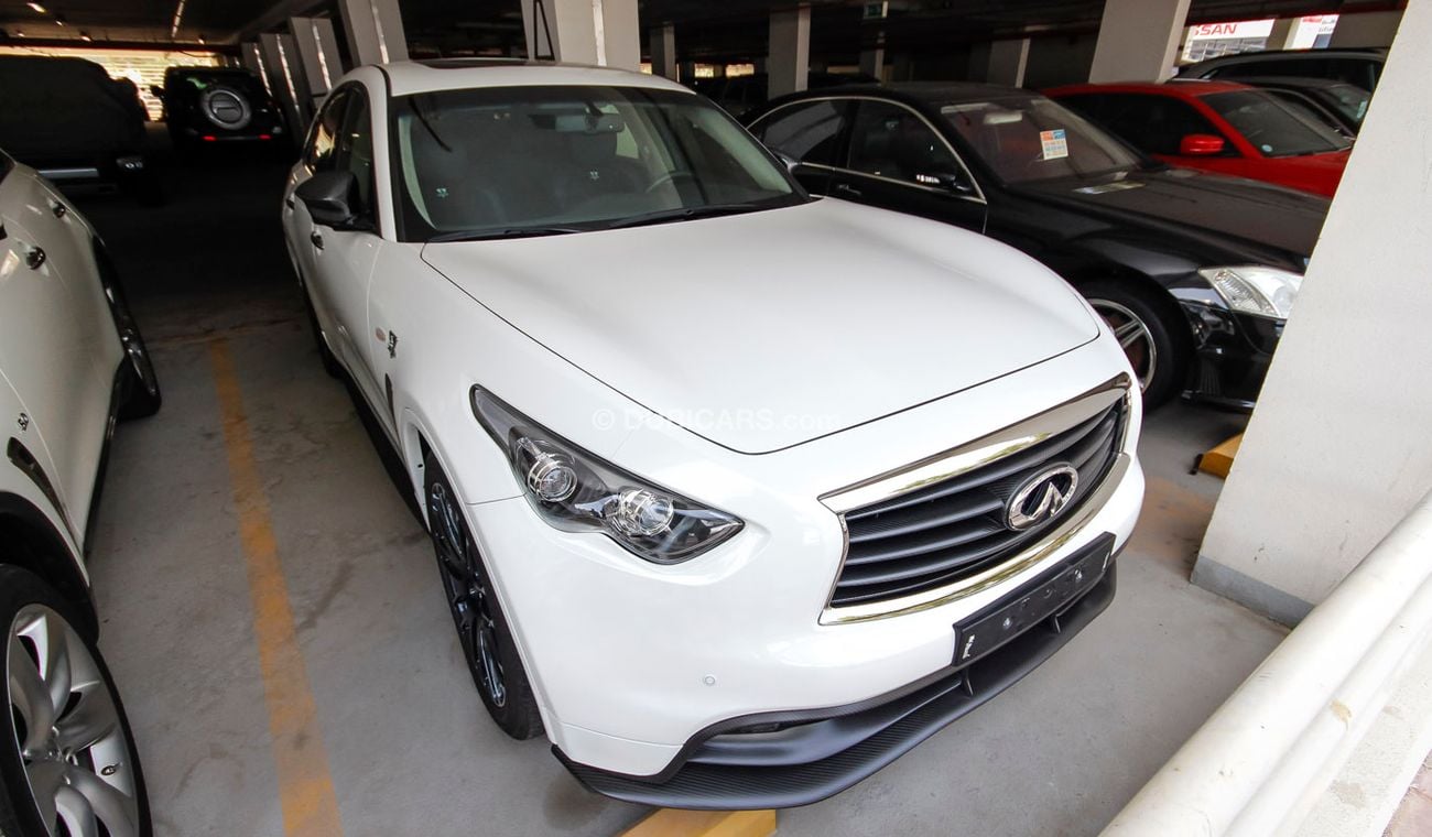 Infiniti QX70 Sebastian Vettel Edition