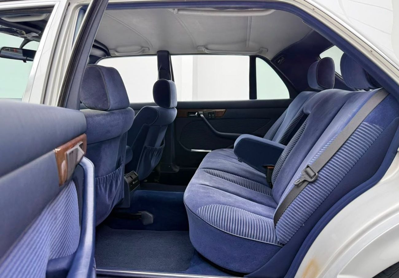 Mercedes Benz 560 SEL 1989 Mercedes-Benz 560 SEL, Excellent Condition, Japanese Specs.