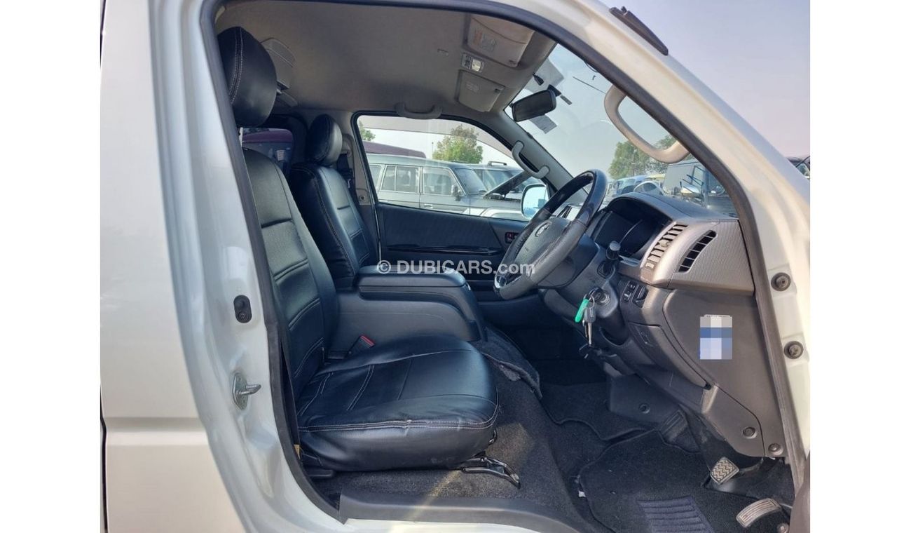 تويوتا هاياس TOYOTA HIACE VAN RIGHT HAND DRIVE(PM30696)
