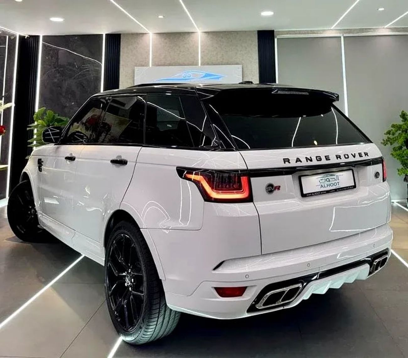 Land Rover Range Rover Sport SVR 5.0L (575 HP) AWD