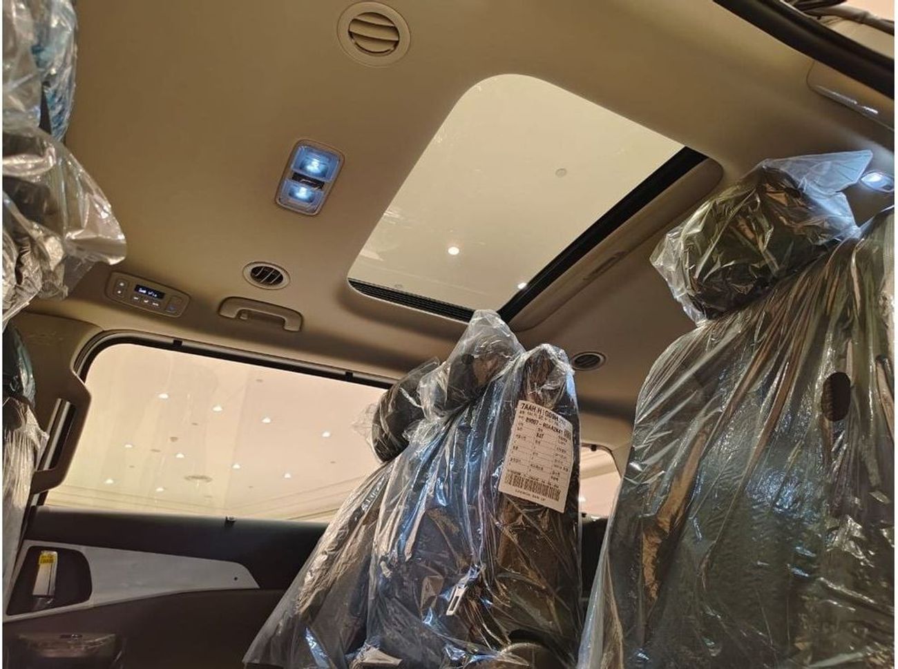 Kia Carnival 3.5L Petrol, Leather Seats, Big DVD Screen 2025MY