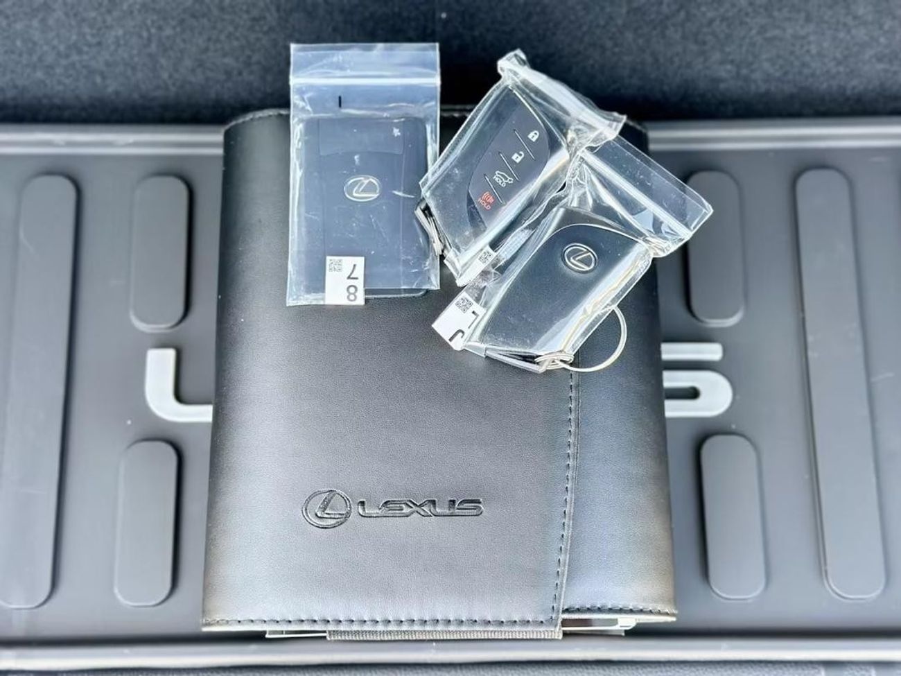 لكزس GX550 Luxury+ V6 3.4L Turbo 4WD 7-Seater Automatic