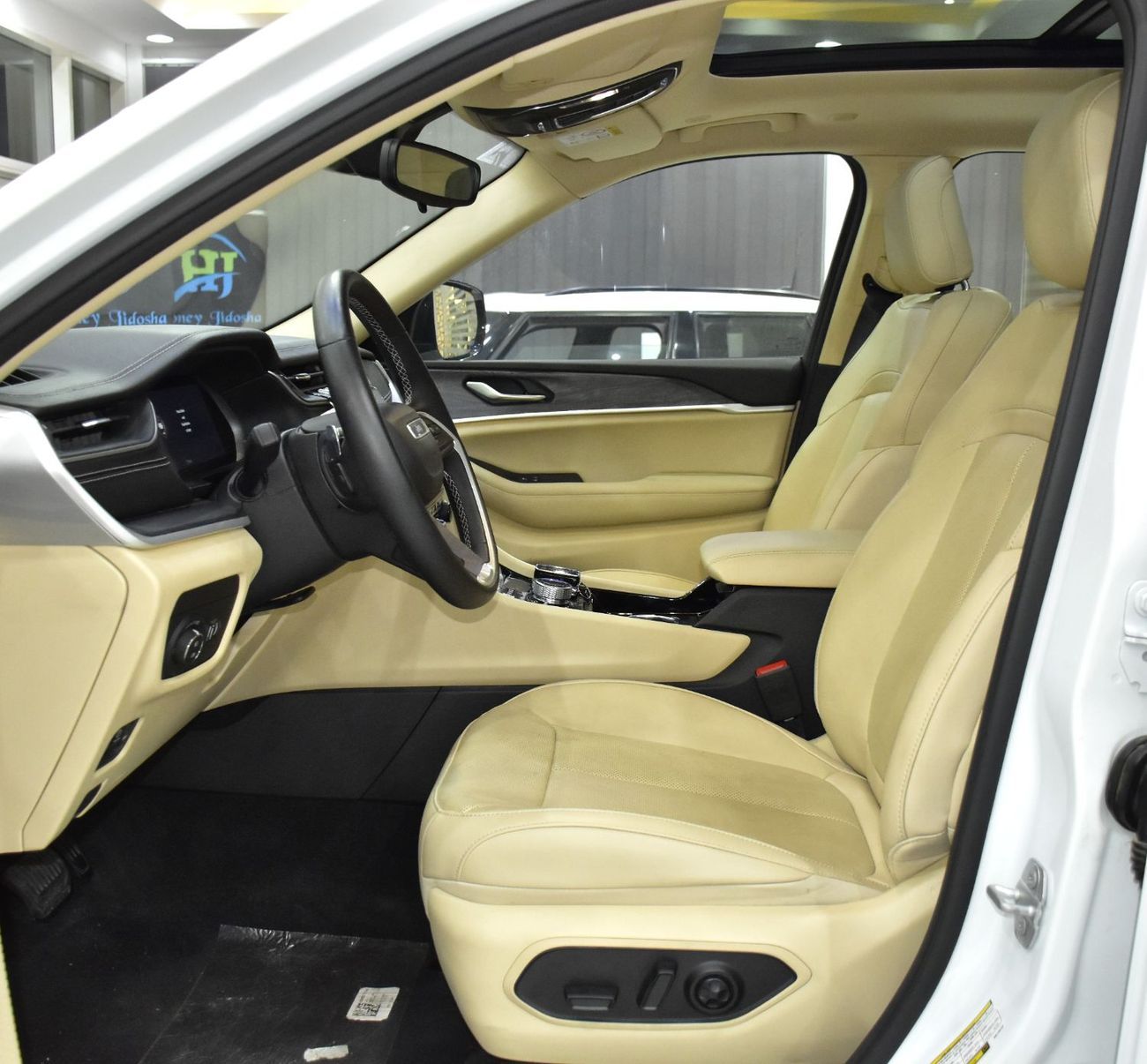 جيب جراند شيروكي EXCELLENT DEAL for our Jeep Grand Cherokee L 4x4 Limited ( 2021 Model ) in White Color GCC Specs