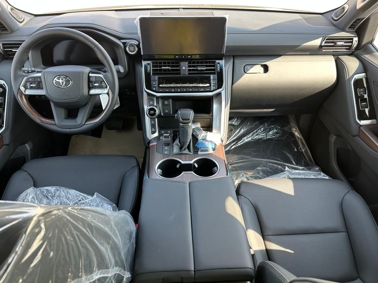 تويوتا لاند كروزر 2026 Toyota Land Cruiser LC300 VX 4.0L Petrol AT