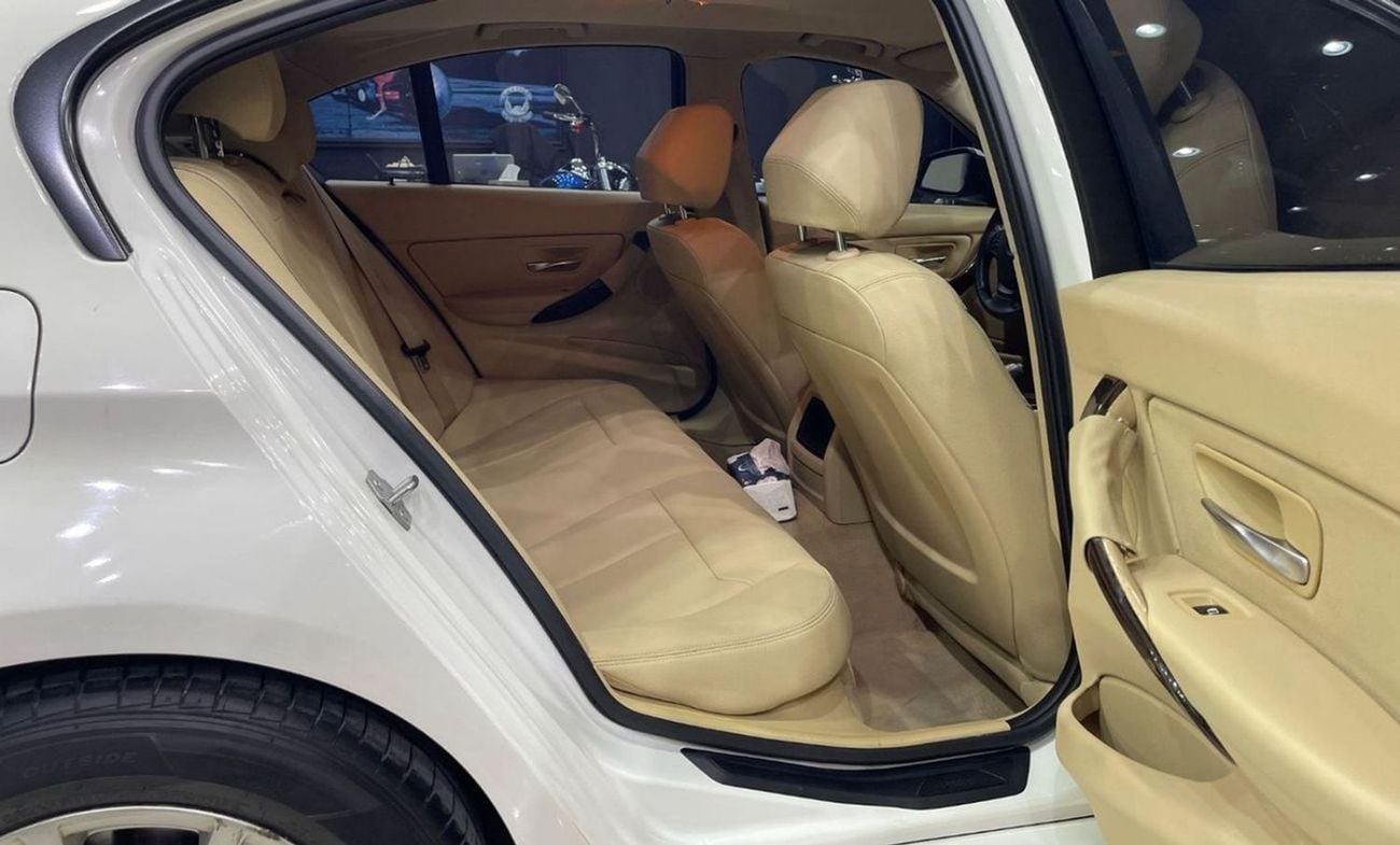 بي أم دبليو 320 FULL OPTIONS Exclusive 2.0L BMW 3 Series 320 2014
