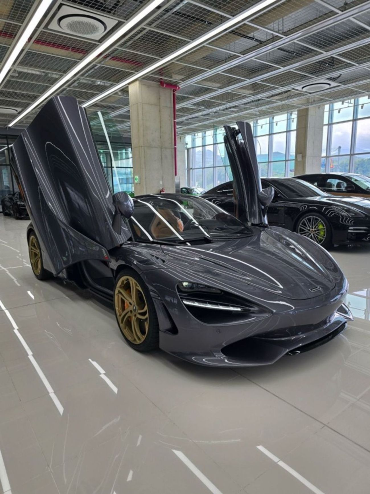 مكلارين 750S سبايدر Brand New McLaren 750S Spider