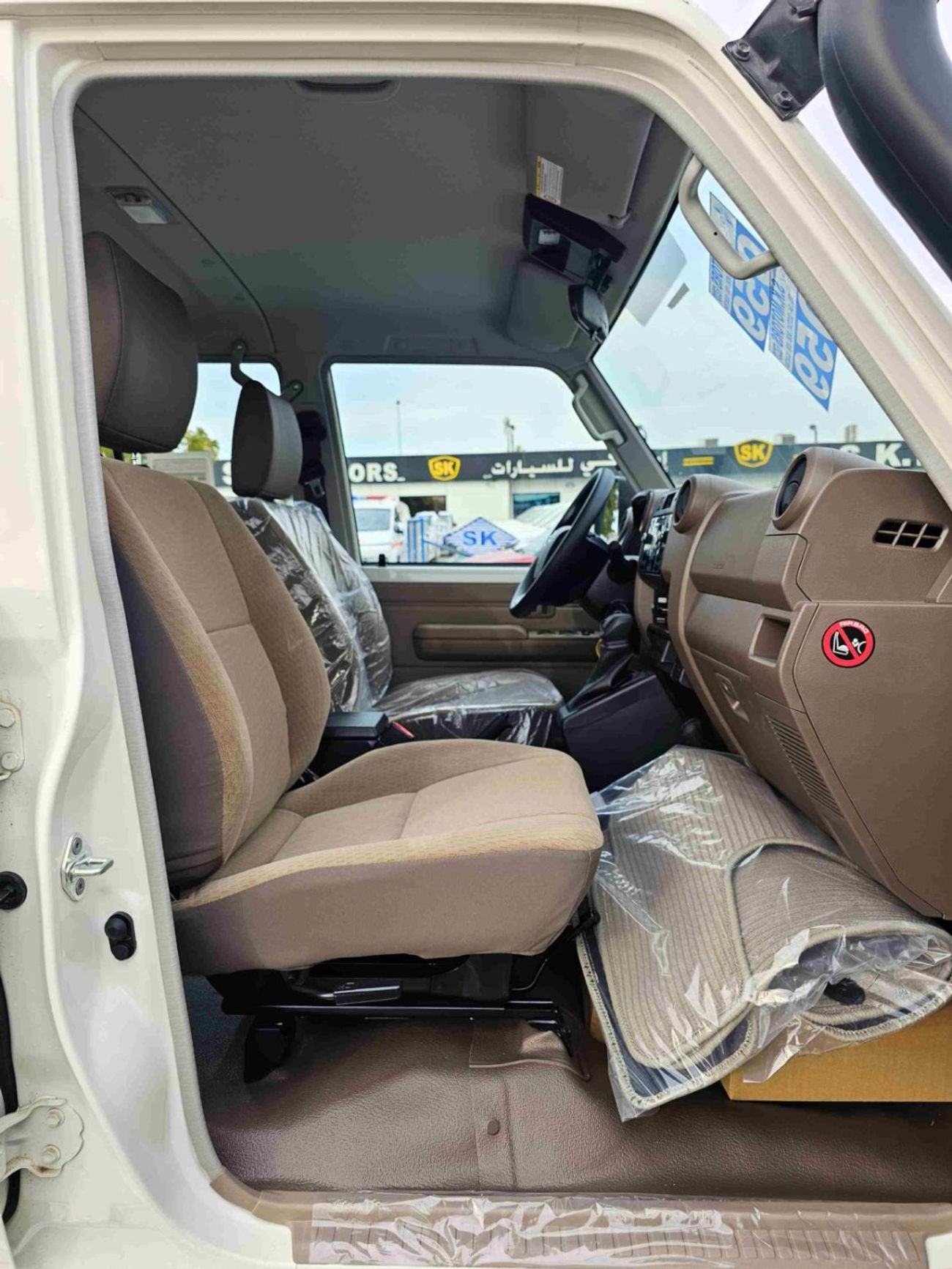 تويوتا لاند كروزر بيك آب LC79 / DOUBLE CABIN / 2.8L V4 DIESEL A/T / SNORKEL / 4WD (CODE # LC79)