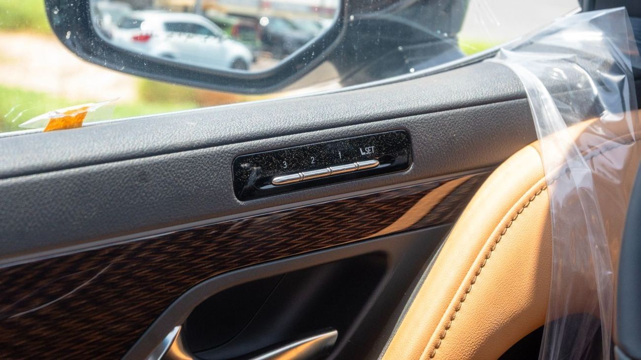 لكزس LX 700h Signature