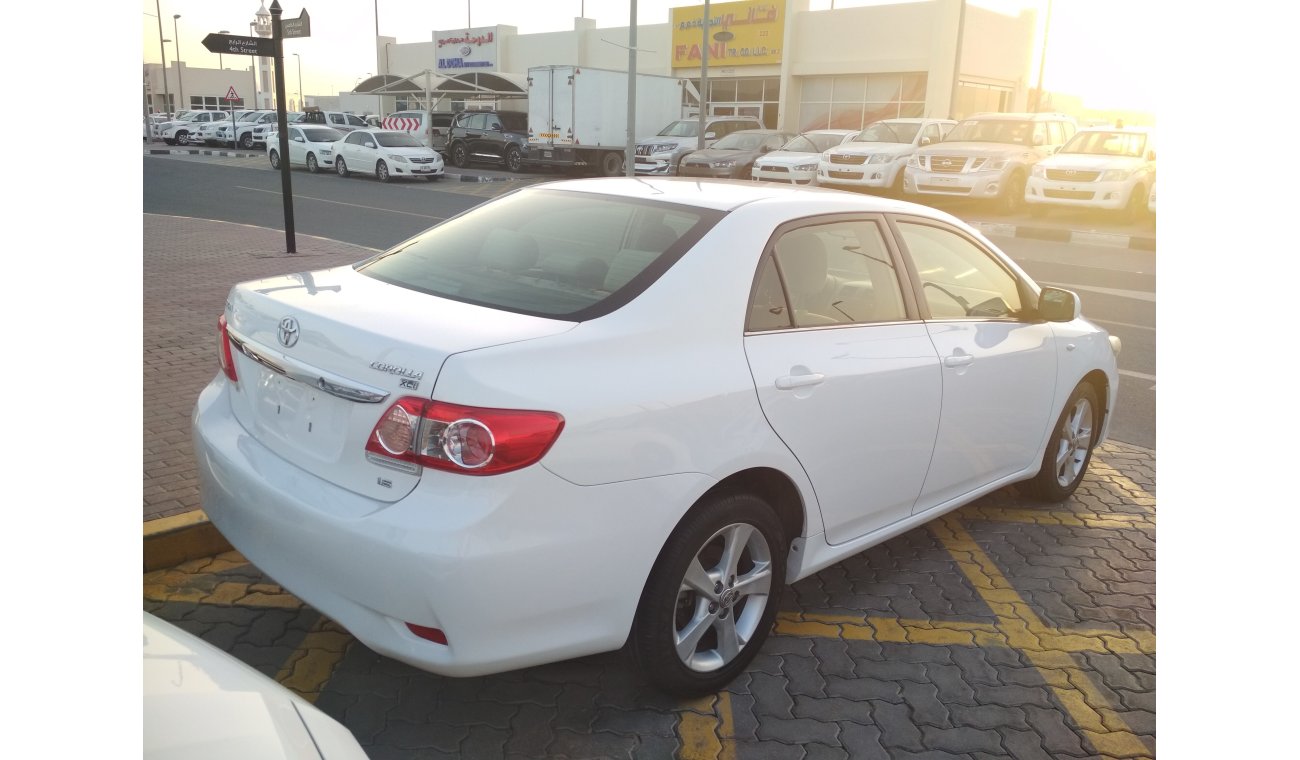 Toyota Corolla 2013 WHITE GCC NO ACCIDENT PERFECT