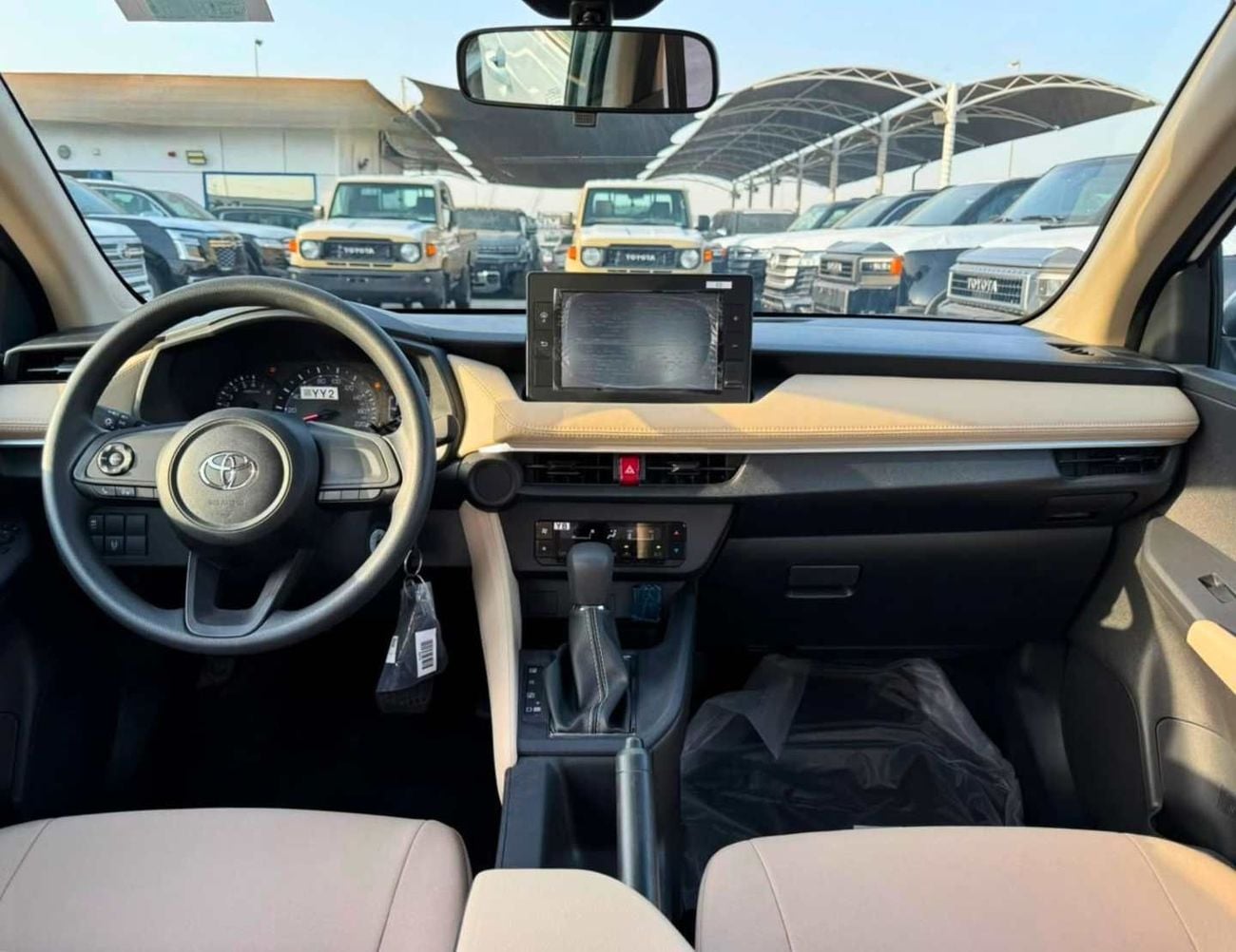 تويوتا يارس E  STANDRAD OPTION || 1.5L PETROL V4 | FABRIC SEATS | DVD | REAR PARKING SENSOR (CODE # YREO)
