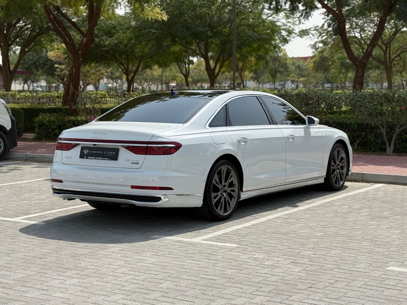 Audi A8 L 55 TFSI quattro S-Line 3.0L