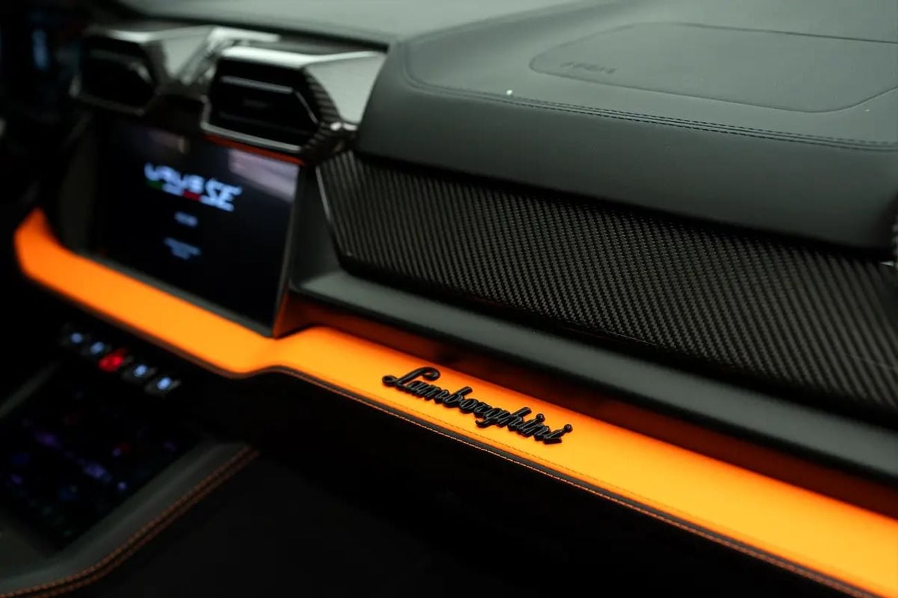 Lamborghini Urus LAMBORGHINI | URUS SE | FULL SPECS | 2025MY CARBON FIBER