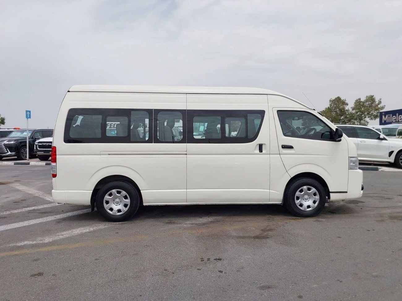Toyota Hiace TOYOTA HIACE COMMUTER VAN RHD 2015 MODEL 3.0 L DIESEL AUTOMATIC(PM15106)