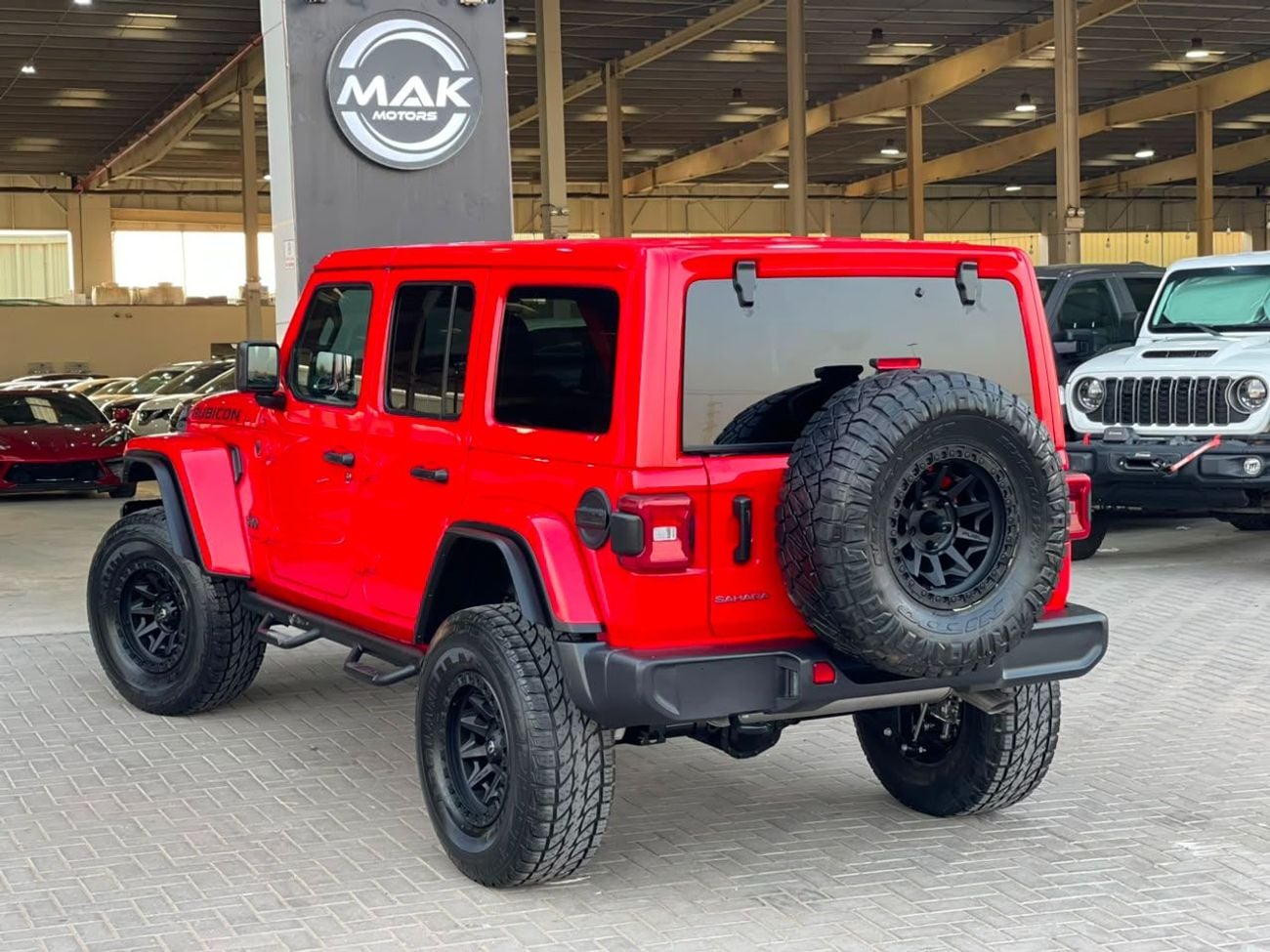 Jeep Wrangler Unlimited SAHARA 1400 MILE ONLY! / LEATHER / FOX SUSPENSION KIT / BEAD-LOCK RIMS / REMOTE START / RADAR