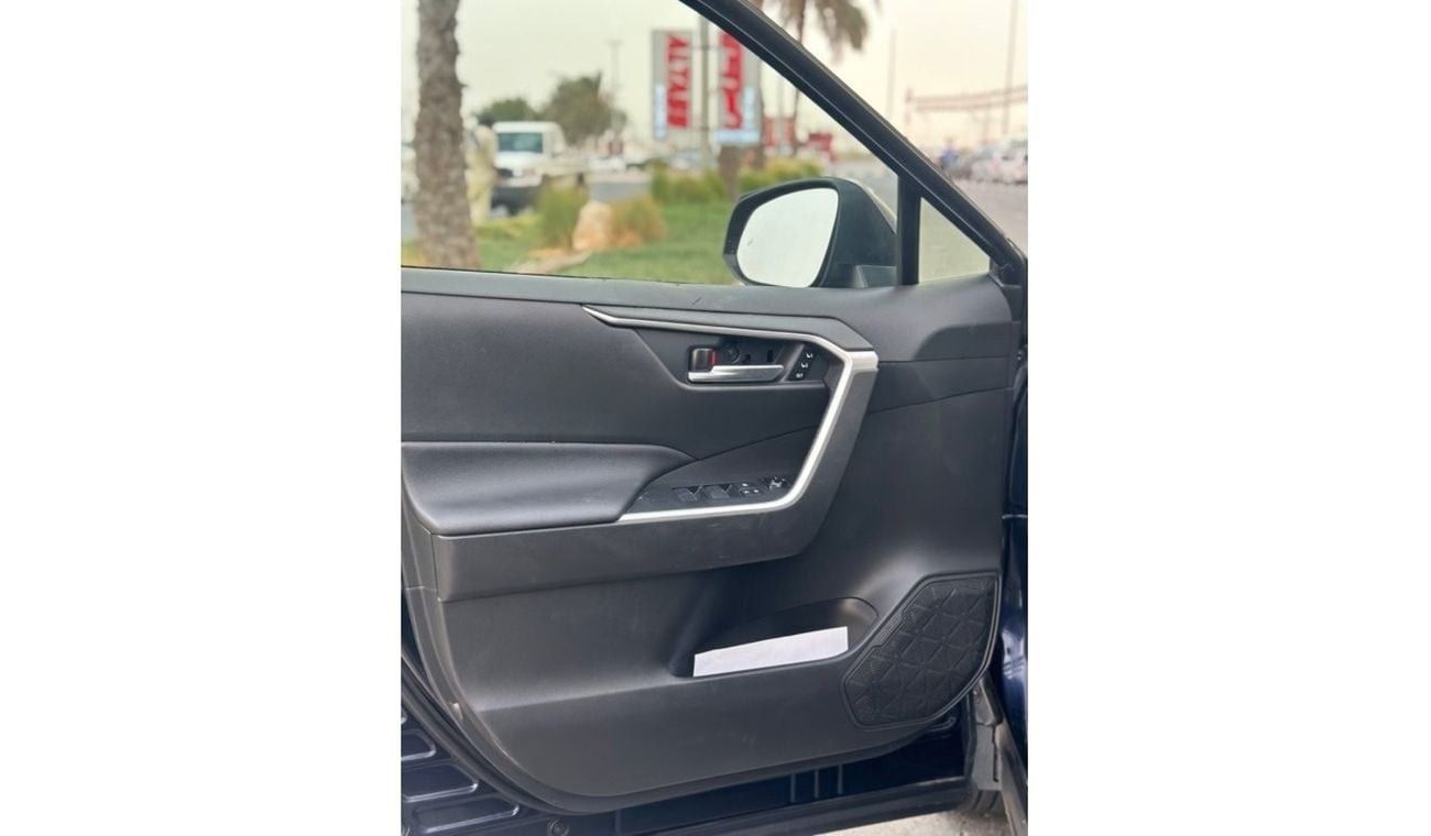 Toyota RAV4 Hybrid TOYOTA RAV4 XLE premium 2021