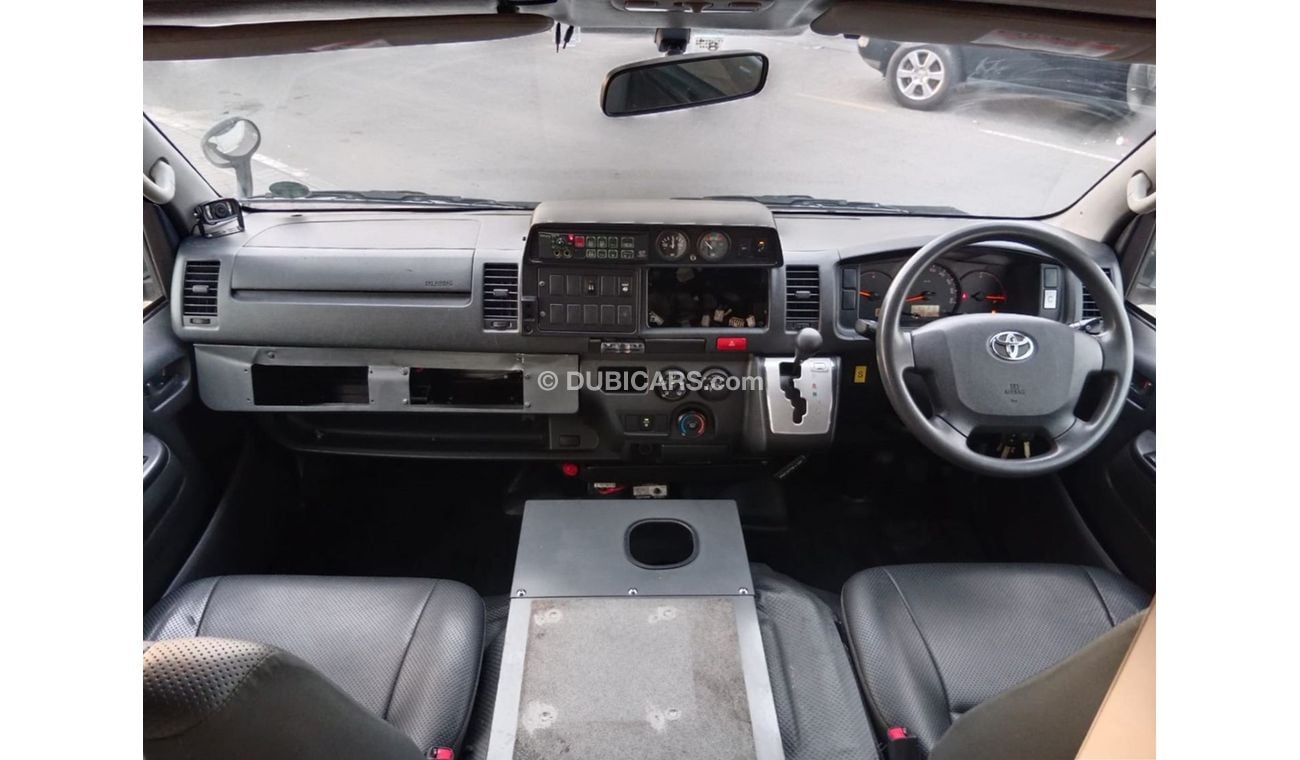 تويوتا هاياس TOYOTA HIACE VAN (AMBULANCE) RIGHT HAND DRIVE(PM53467)
