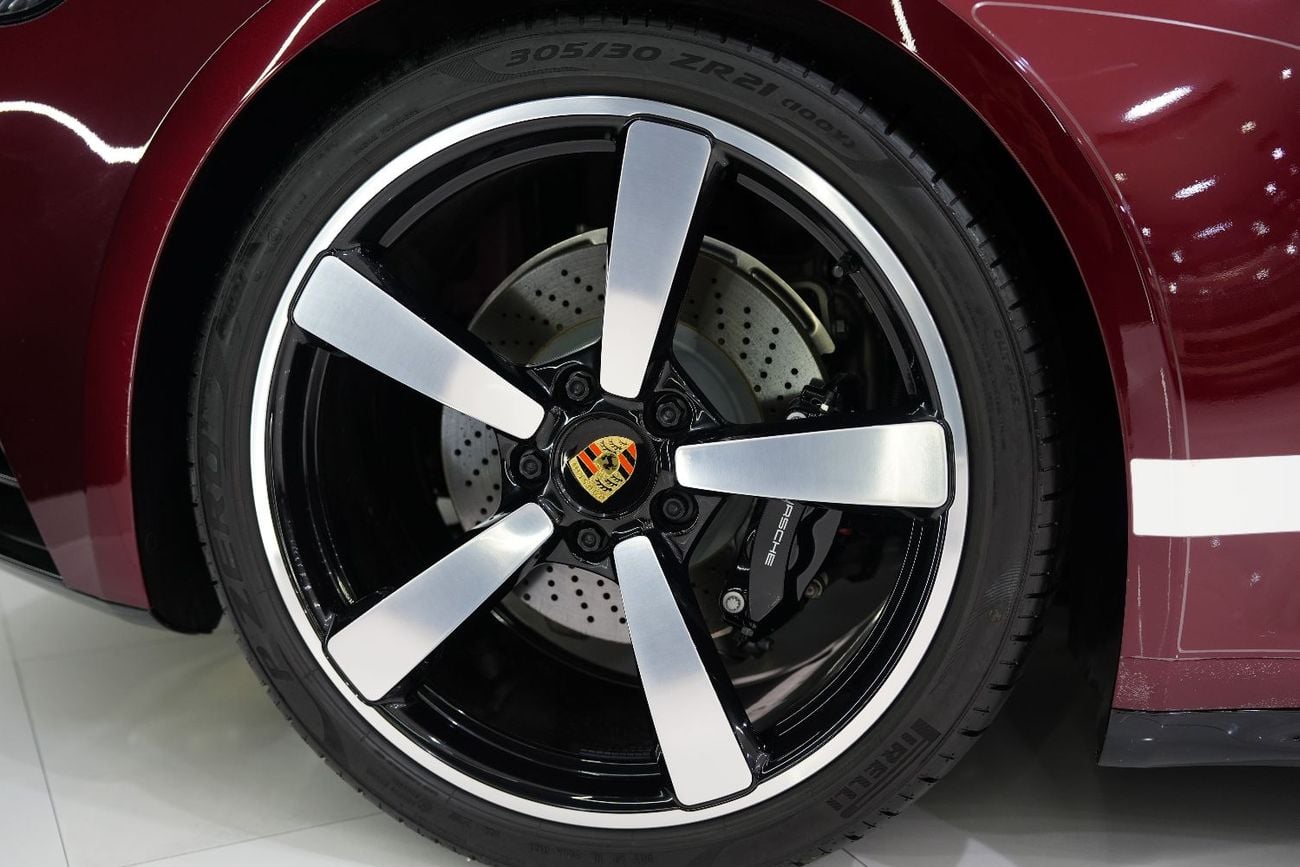 بورش 911 TARGA 4S HERITAGE DESIGN EDITION
