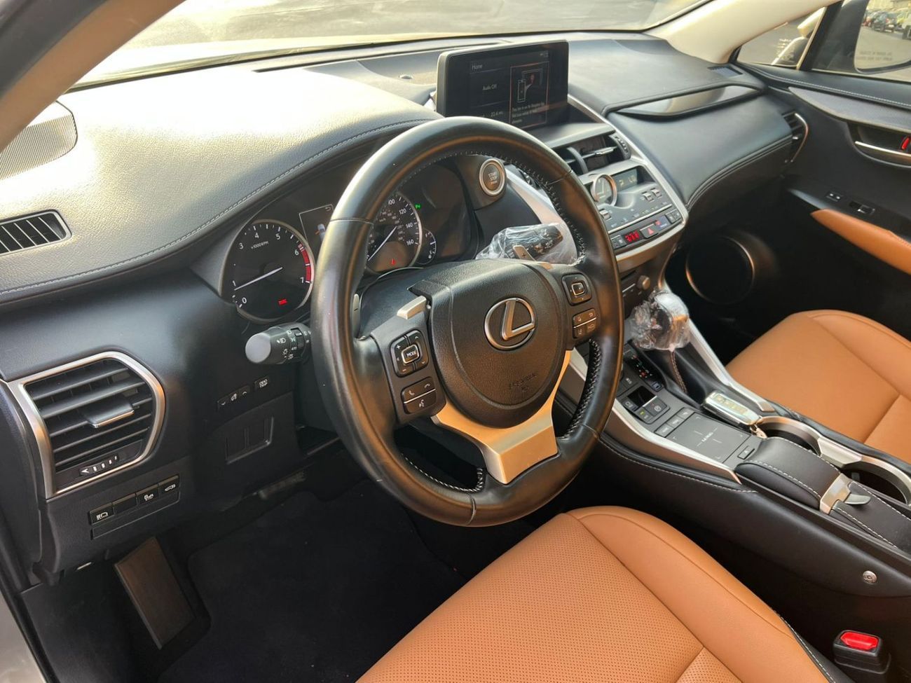لكزس NX 300 2021 LEXUS NX 300 -2.0 L - V4 - Sunroof - Push Start - Leather & Electric Seats - Trunk Automatic -