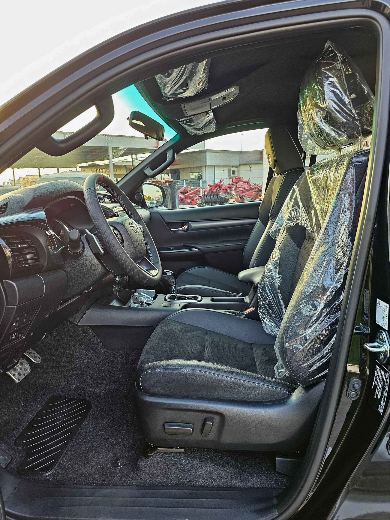 Toyota Hilux GR-S / V4 / 2.8L DIESEL / A/T / DVD / 360” Camera/ Roll Bar ( CODE # HDGR28AF)