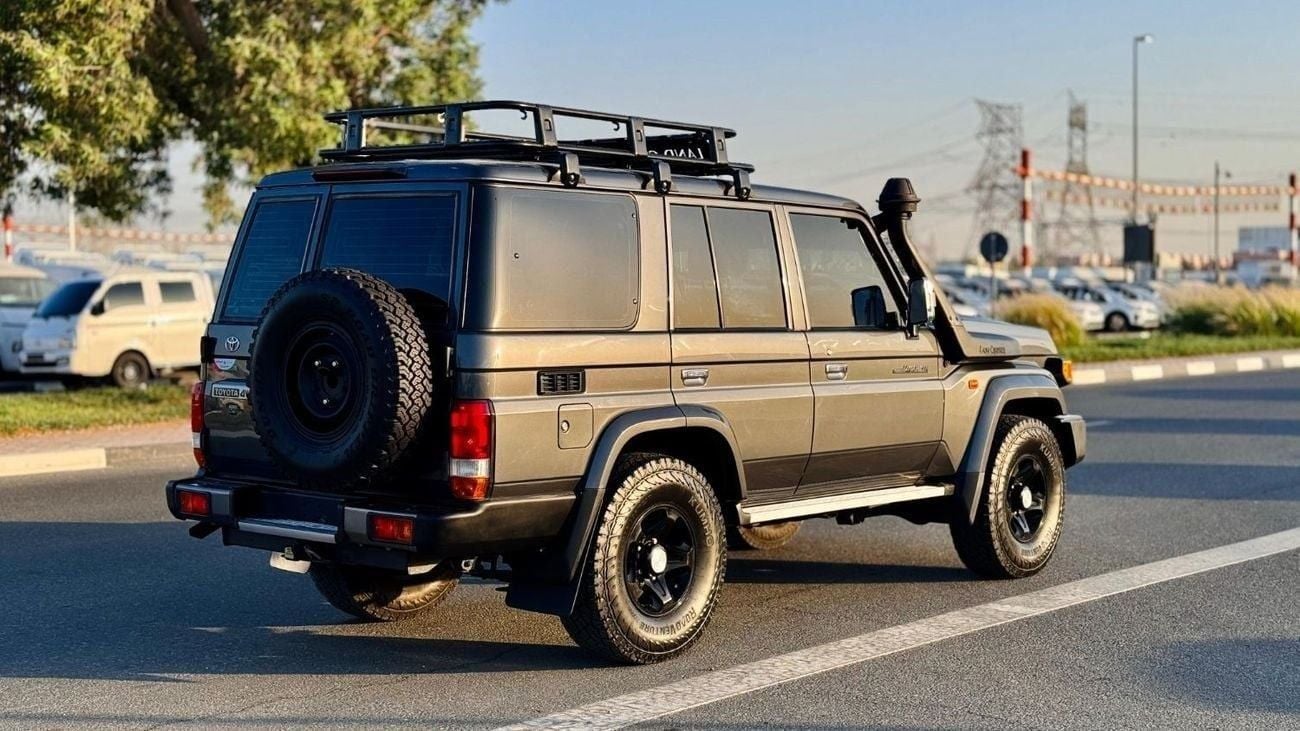 Toyota Land Cruiser 70 FACELIFTED TO 2024 | 4.5L DIESEL ENGINE | MANUAL TRANSMISSION |