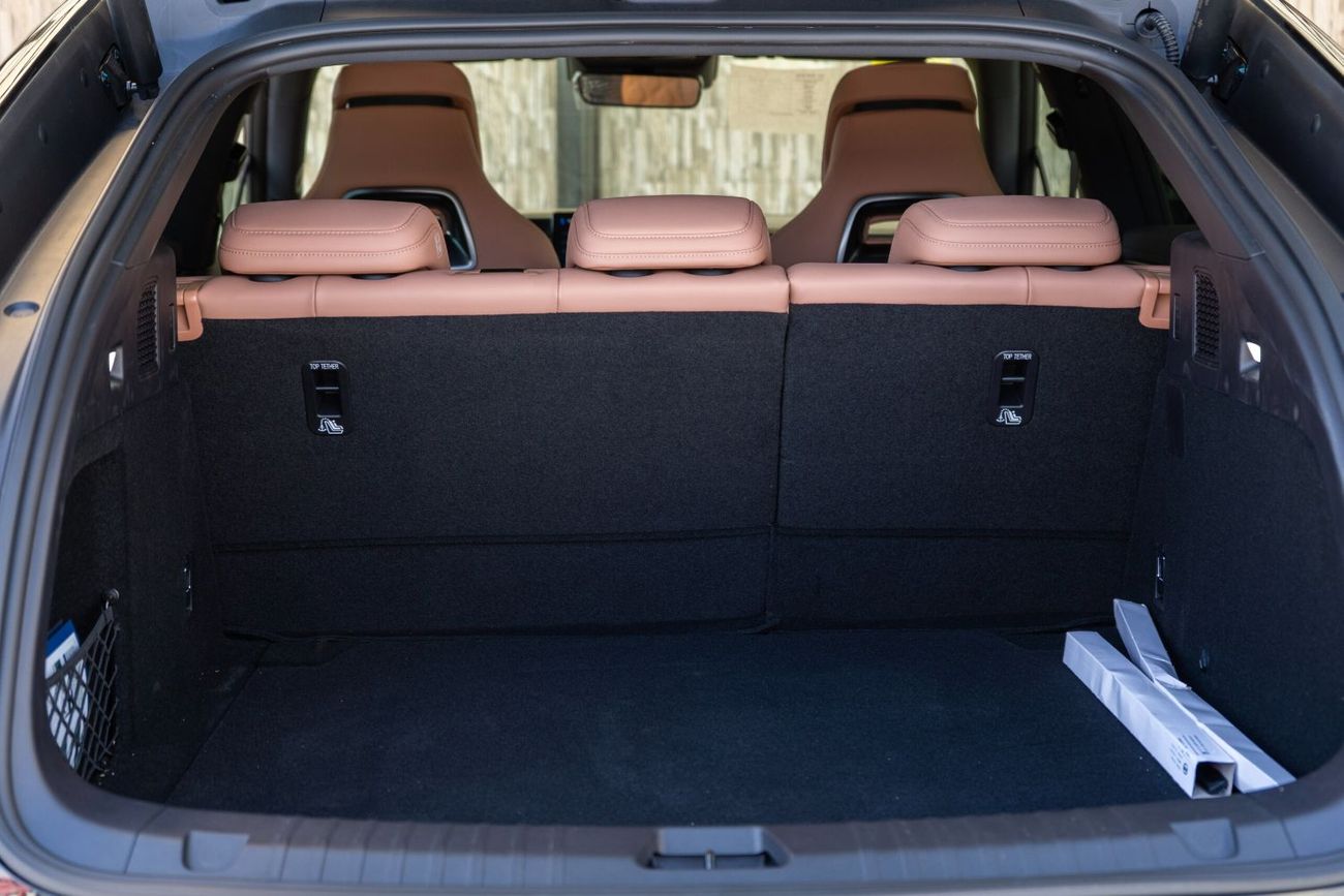 بي واي دي سونغ ل Fuel: Electric Motor Power: 230 kW Motor Torque: 360 Nm Driving Range: 662 km Battery Capacity: 87.0