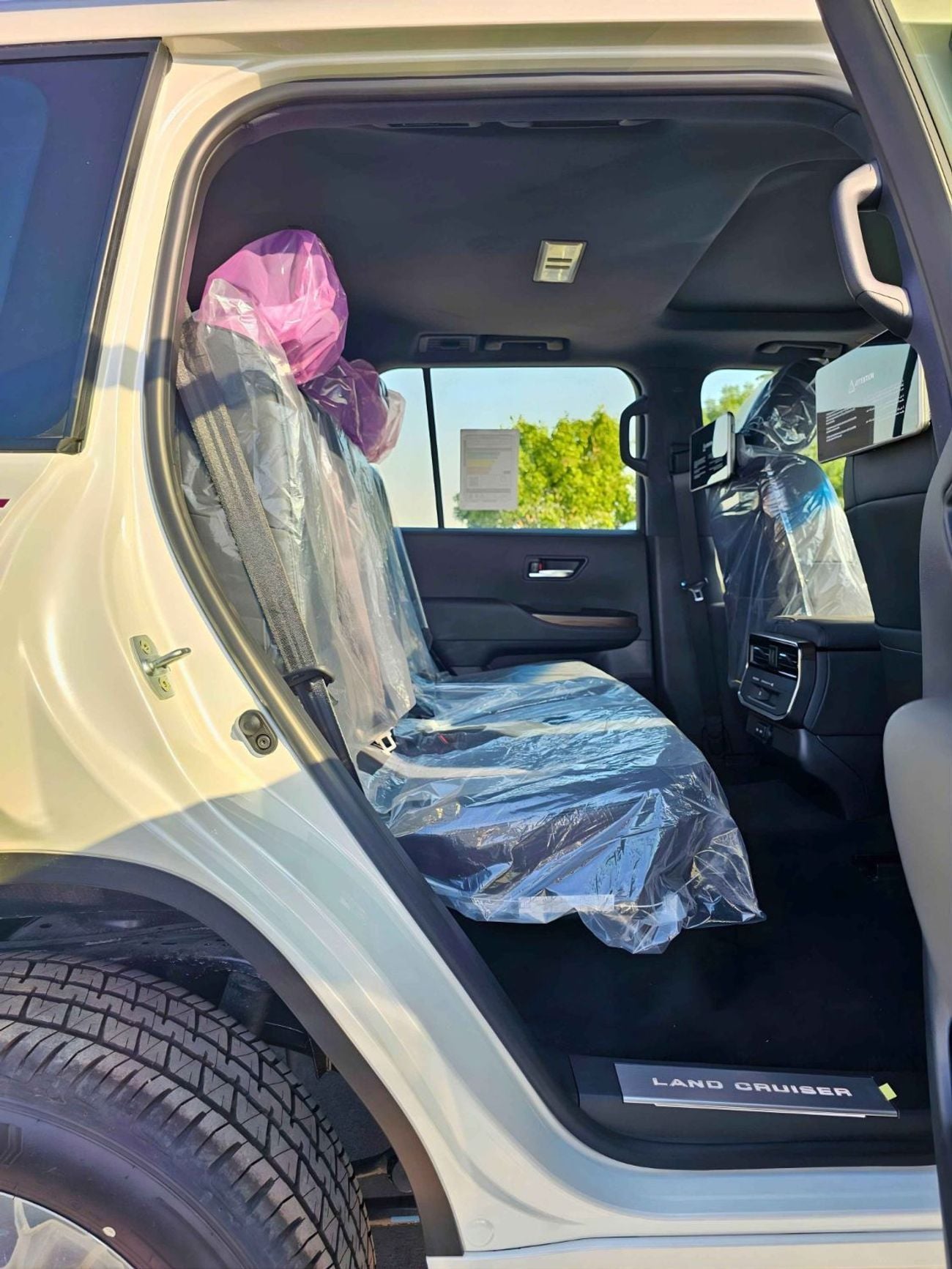 Toyota Land Cruiser GXR TWIN TURBO || 3.5L V6 PETROL | REAR ENTERTAINMENT SCREEN (CODE # GXR3M2)