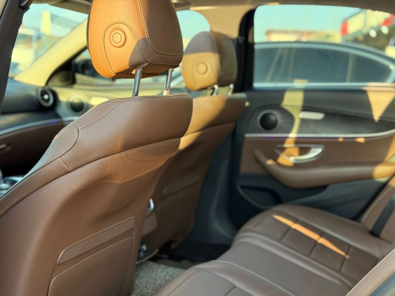 Mercedes-Benz E300 Premium 2.0L