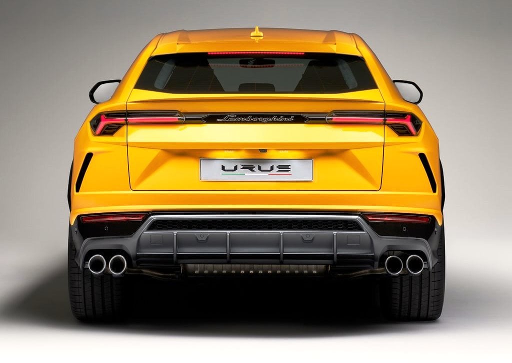 Lamborghini Urus exterior - Rear  