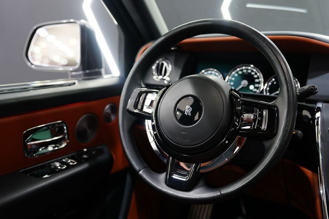 رولز رويس كولينان Rear Entertainment, Bespoke Audio, Panoramic Roof, GCC Spec!!