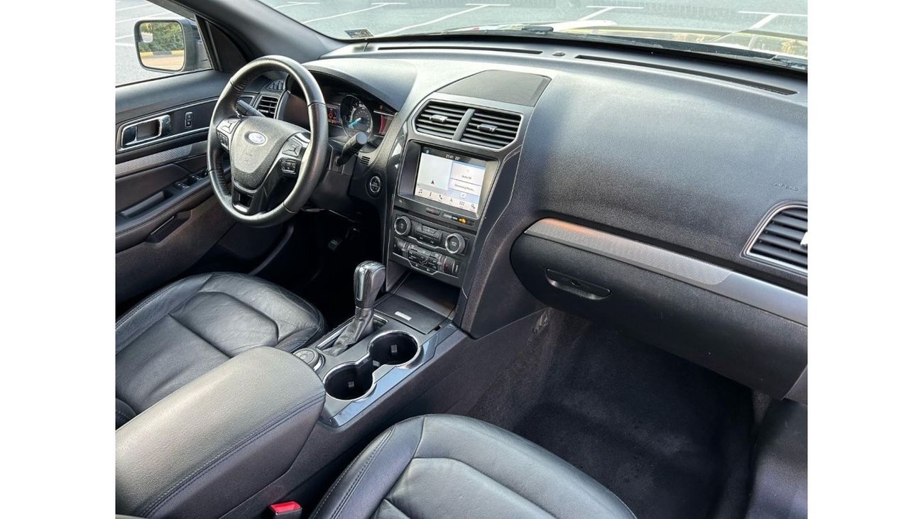 Ford Explorer XLT Ford Explorer 2018 US // VIP seats // good condition