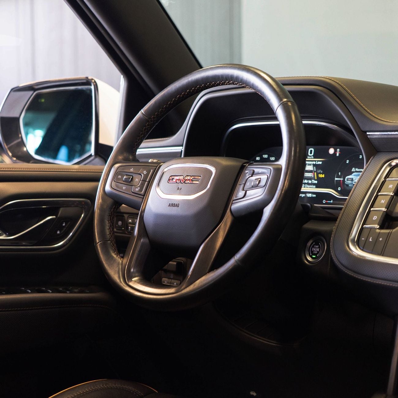 جي أم سي يوكون 5.3 V8 AT4 (AWD)