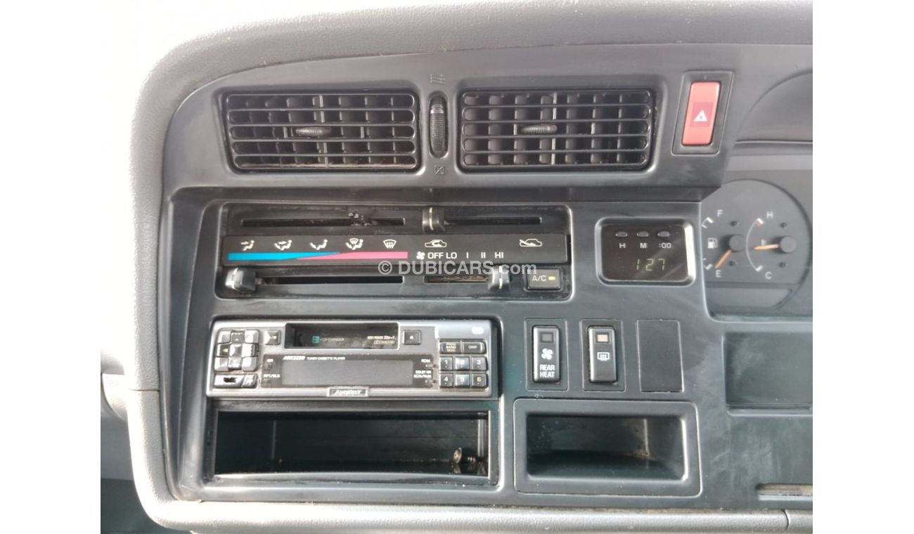 Toyota Hiace TOYOTA HIAVE VAN RIGHT HAND DRIVE (PM1309)