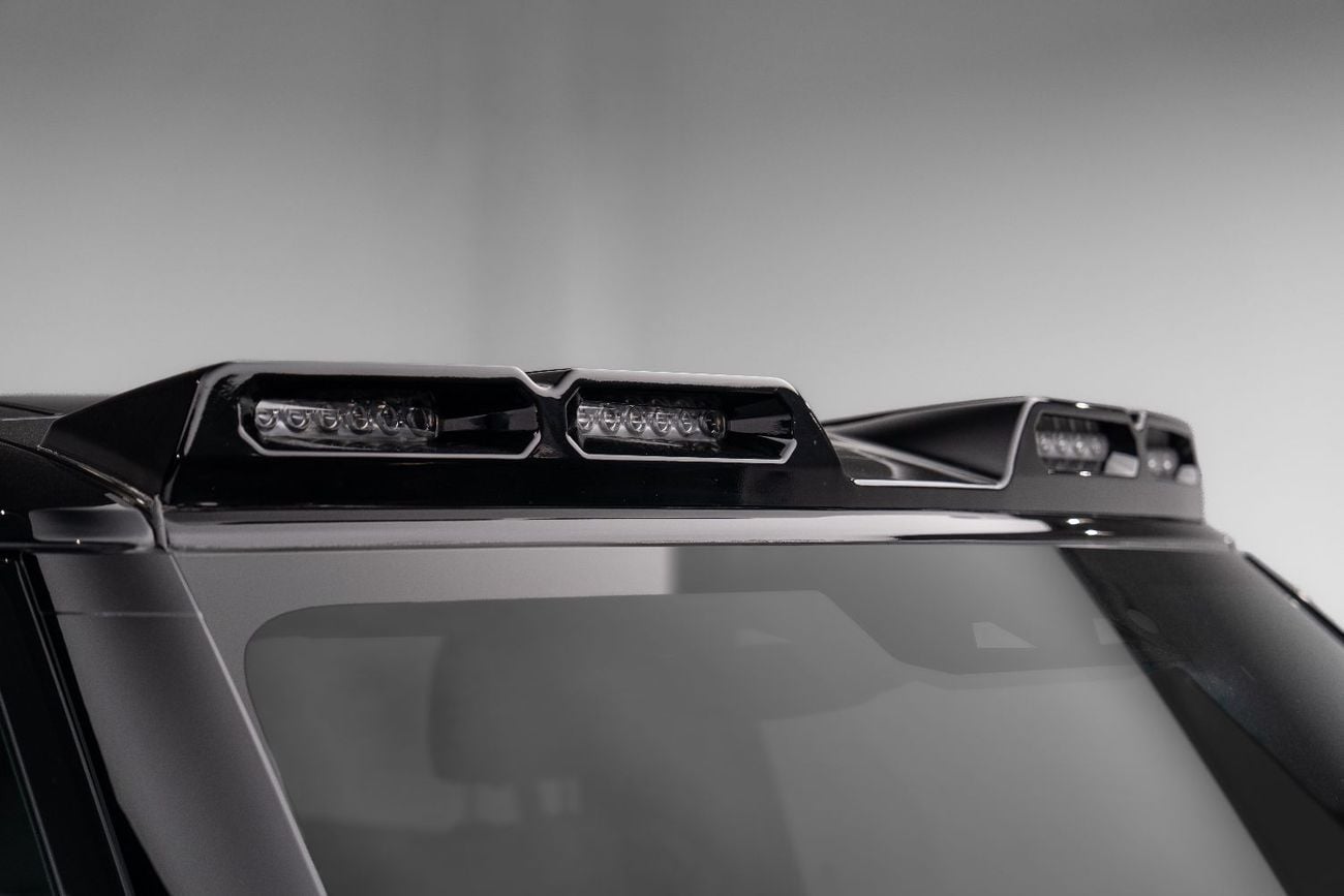 Land Rover Defender P300 90 X-Dynamic