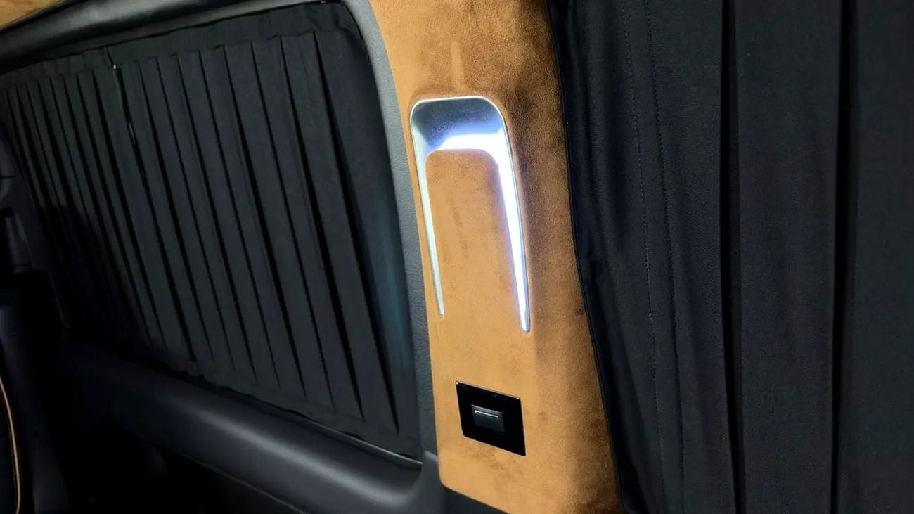 مرسيدس بنز V 300 ARRIVAL MODEL VIP MERCEDES GCC V300 with ADDITIONAL REAR AC - 2 Years Warranty by VLINE