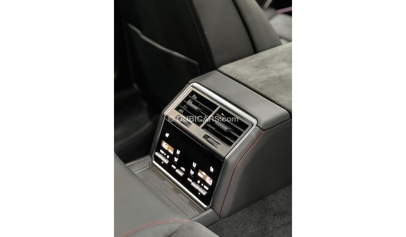 بورش باناميرا 2022 Porsche Panamera GTS, April 2024 Porsche Warranty, Full Options, Very Low Kms, GCC