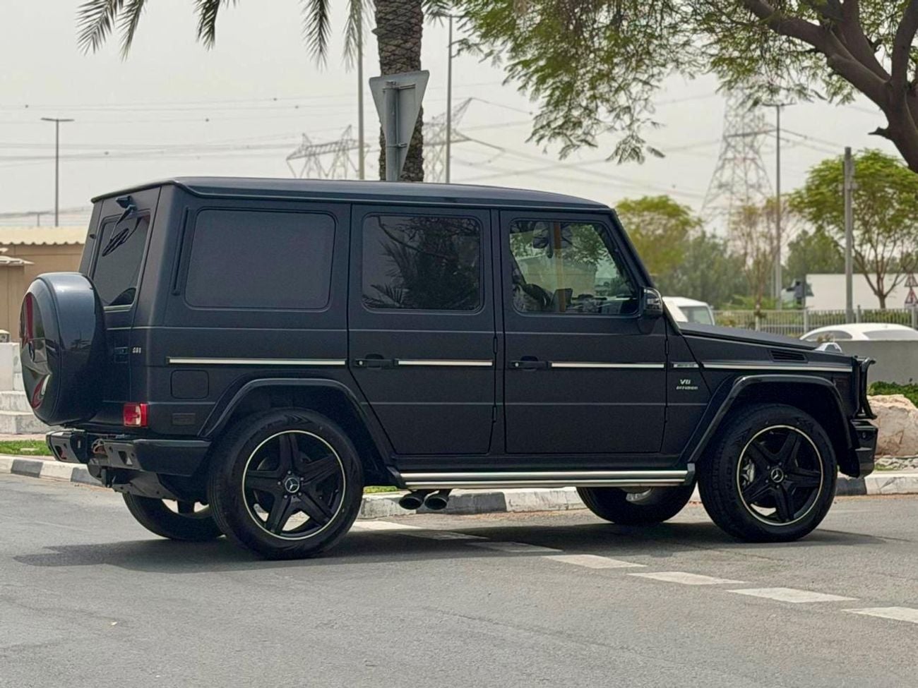 مرسيدس بنز G 63 AMG STANDARD G 63 AMG LIMITED EDUCATION SPECIAL COLOR CARBON FIBER
