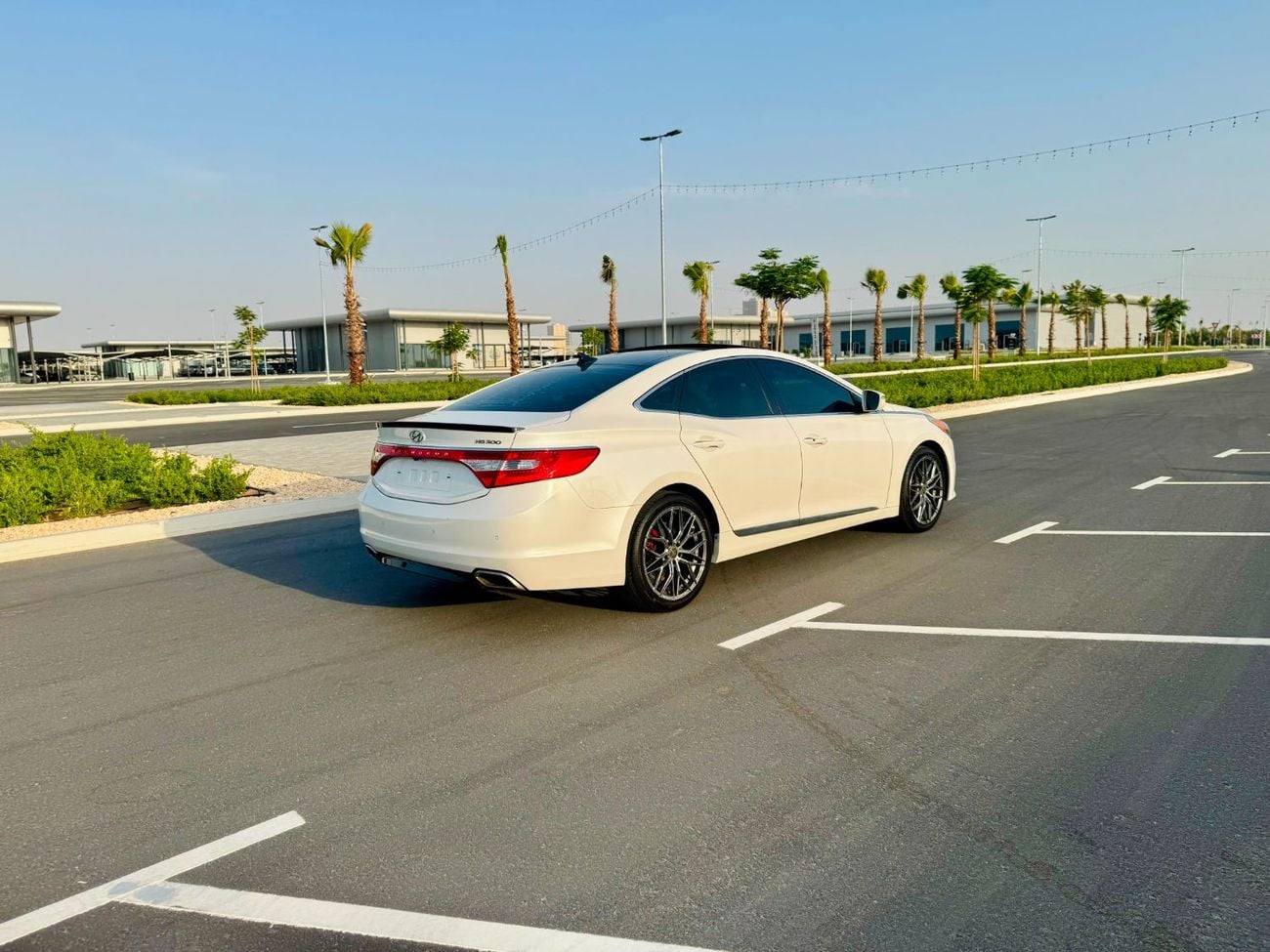 Hyundai Grandeur STD (NON GCC) Hyundai Grandeur / Azera 2015 New Shape | Top Line | Korean Specs | Clean Title
