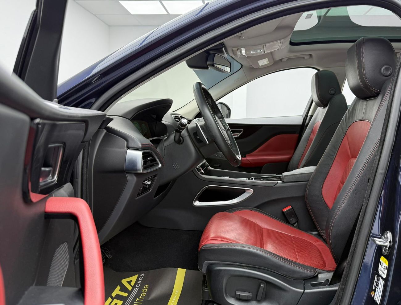 Jaguar F Pace R-Sport 2.0L 2018 Jaguar F-Pace R-Sport, 1 Year Unlimited KM Warranty, Full Service History, GCC