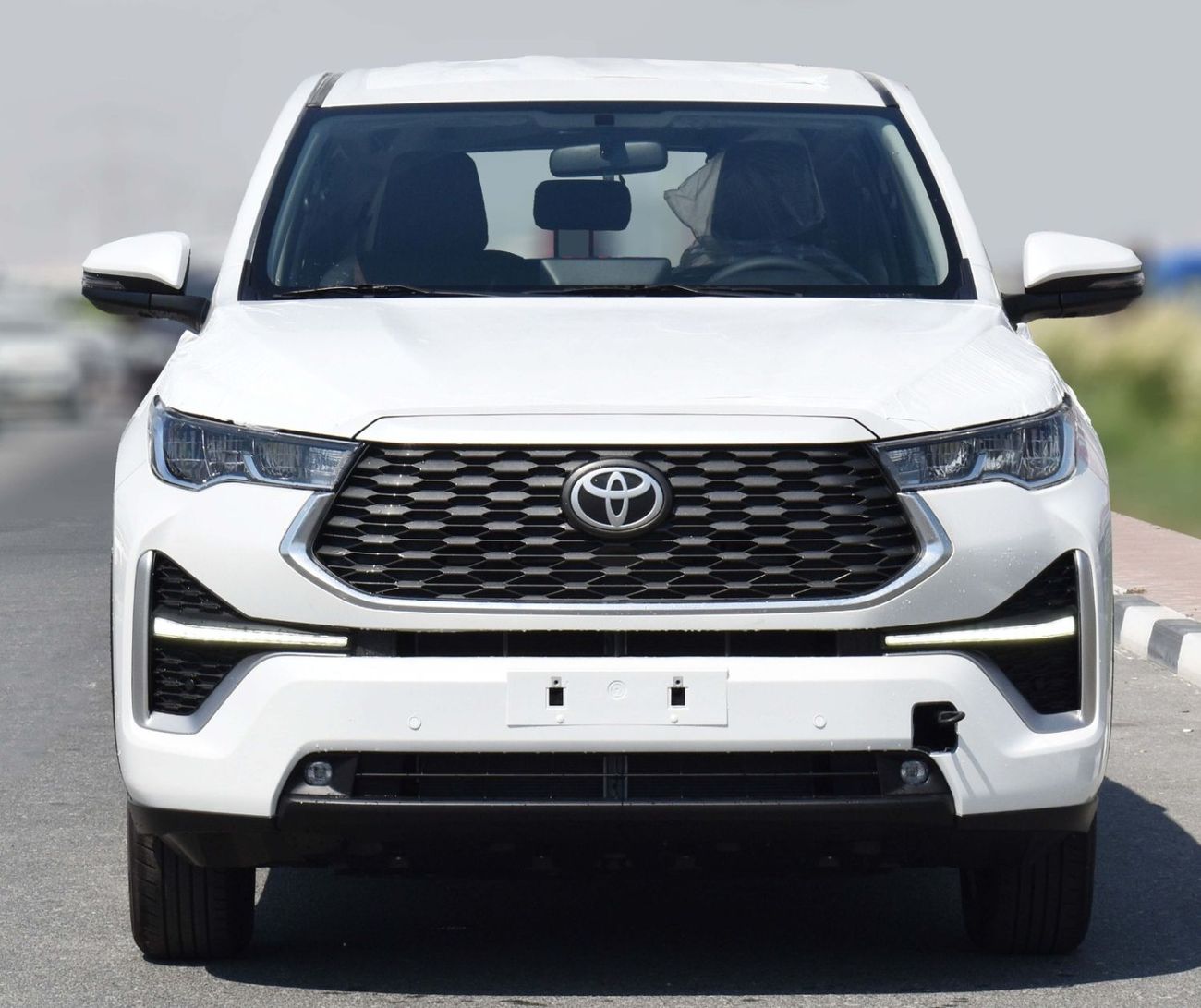 تويوتا إينوفا 2.0L HyCross 8S Hybrid