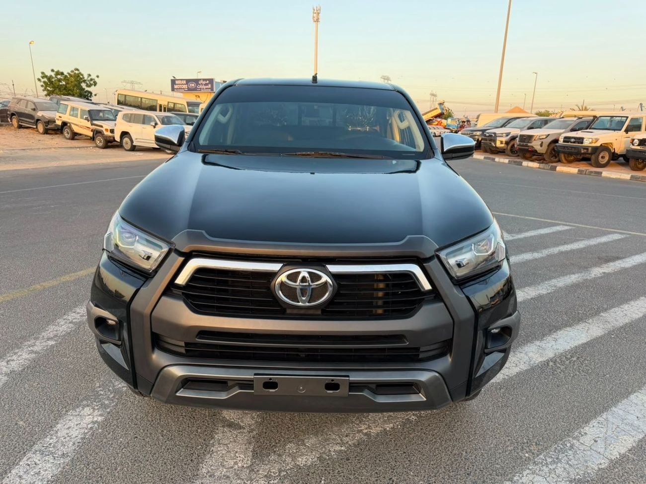Toyota Hilux ADVENTURE 2021 Toyota Hilux Advanture Modified - 2.7L V4 - AWD 4x4- Rear Camera - Sidestep - Push