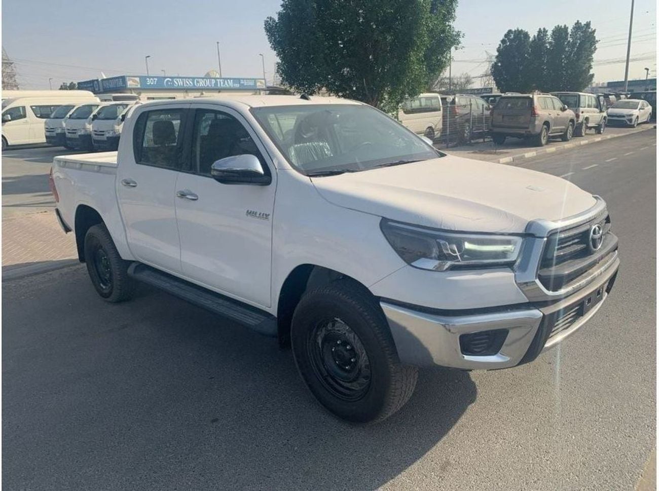 تويوتا هيلوكس HI-LUX DC - SR5 -4WD M/T V4 2.4L DSL - POWER OPTION - DOUBLE AC - 23MY