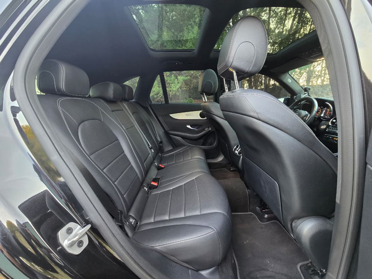 مرسيدس بنز GLC 220 d MERCEDES GLC-220d // KOREAN 2022//ORGINAL PAINT // ACCIDENT FREE //LOW MILEAGE//PERFECT CONDITION